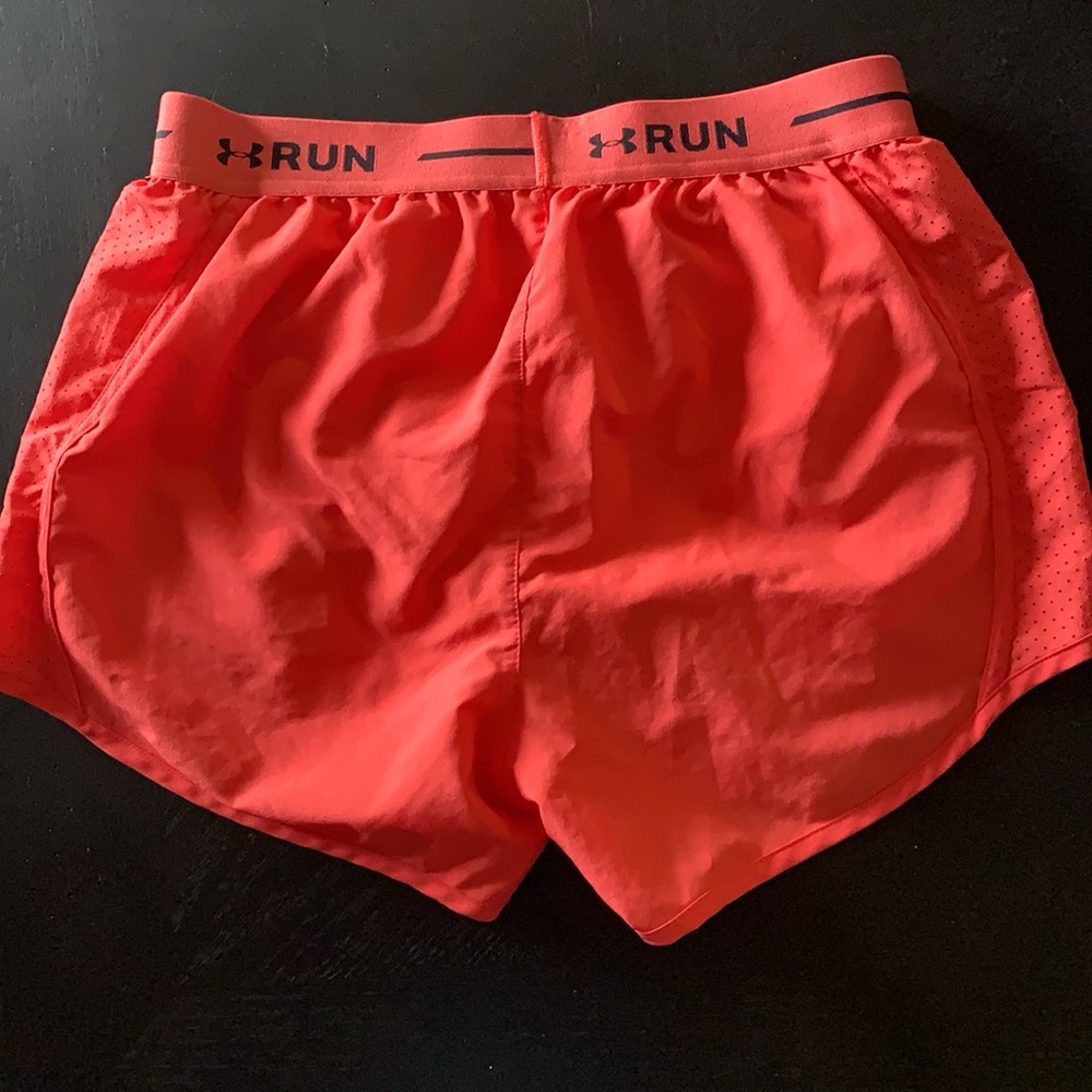 Under Armor RUN shorts, extra small - Picture 5 of 6